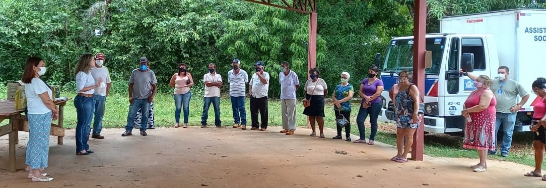 Parceria da SMAS com SENAR e CNA doam 87 cestas básicas para moradores do Distrito de Arapuá e Assentamento 20 de Março