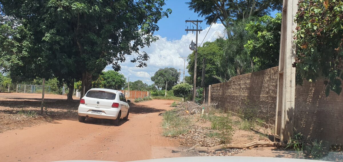 Carreta com carga de celulose tomba na BR 158, próximo ao Shopping Três Lagoas