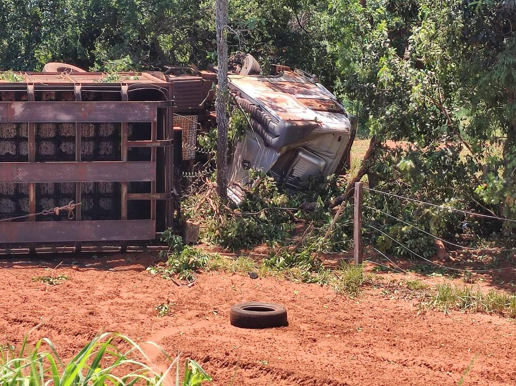 Motorista perde controle da direção, tomba carreta e morre na MS-377