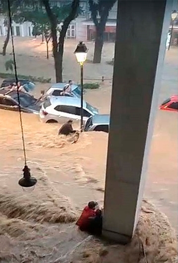 Aumenta para 66 número de mortos por causa da chuva em Petrópolis