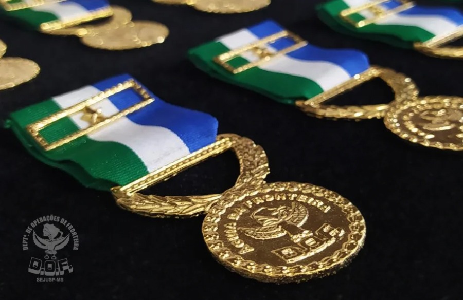 Em MS, Presidente Bolsonaro recebe, do DOF, a Medalha Águia da Fronteira (vídeo)