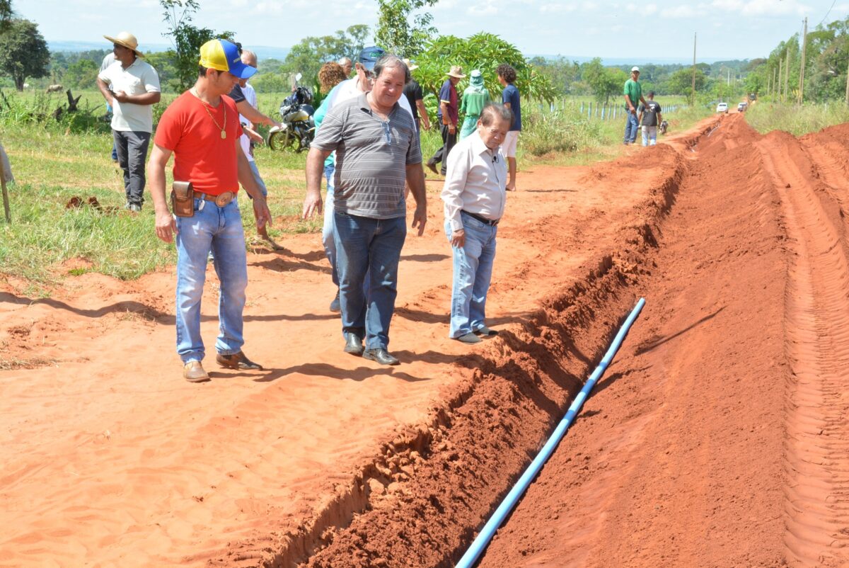 Fim da seca: Prefeito Akira promove obra e água chega aos moradores da Reta A-2 que há anos sofriam com o problema de desabastecimento