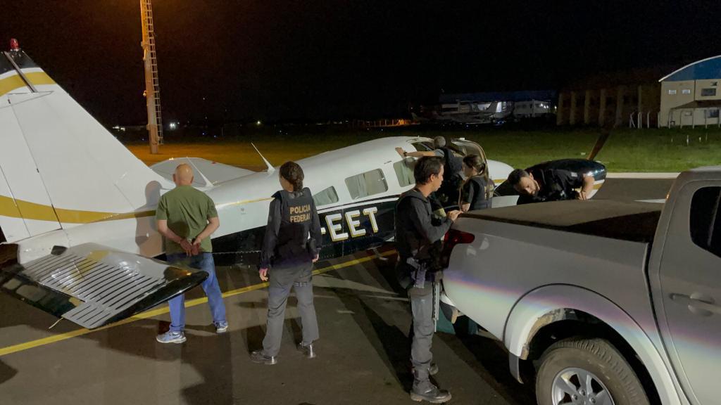 Com apoio da FAB, Polícia Federal apreende avião com 465 quilos de cocaína em MS
