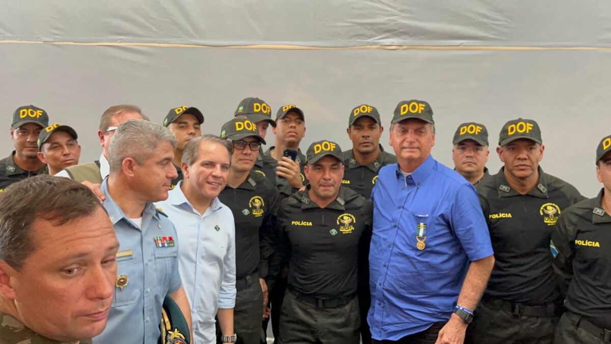 Em MS, Presidente Bolsonaro recebe, do DOF, a Medalha Águia da Fronteira (vídeo)