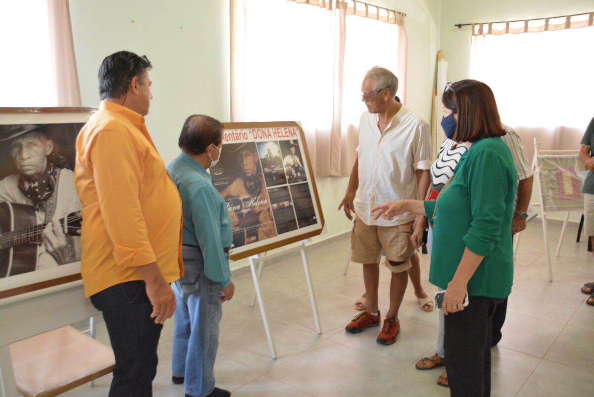 Familiares da violeira Helena Meirelles visitam Museu Municipal em Bataguassu