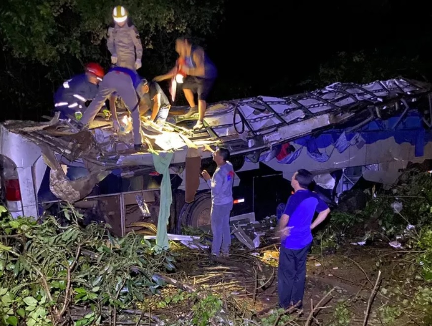 Motorista do ônibus que caiu na ribanceira era de Três Lagoas