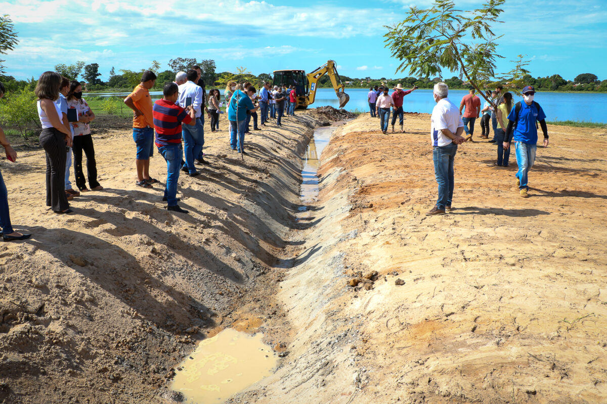 Prefeito Angelo Guerreiro entrega obra de canalização para salvar a 1ª Lagoa