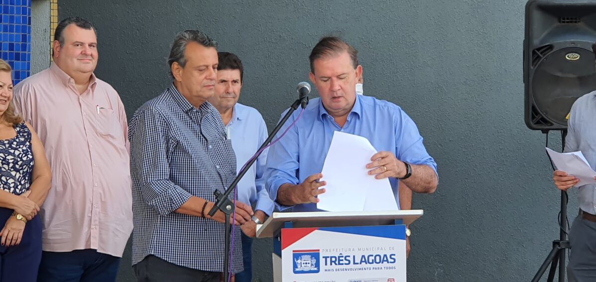 Chaves do Hospital Regional são entregues ao diretor do Instituto Acqua