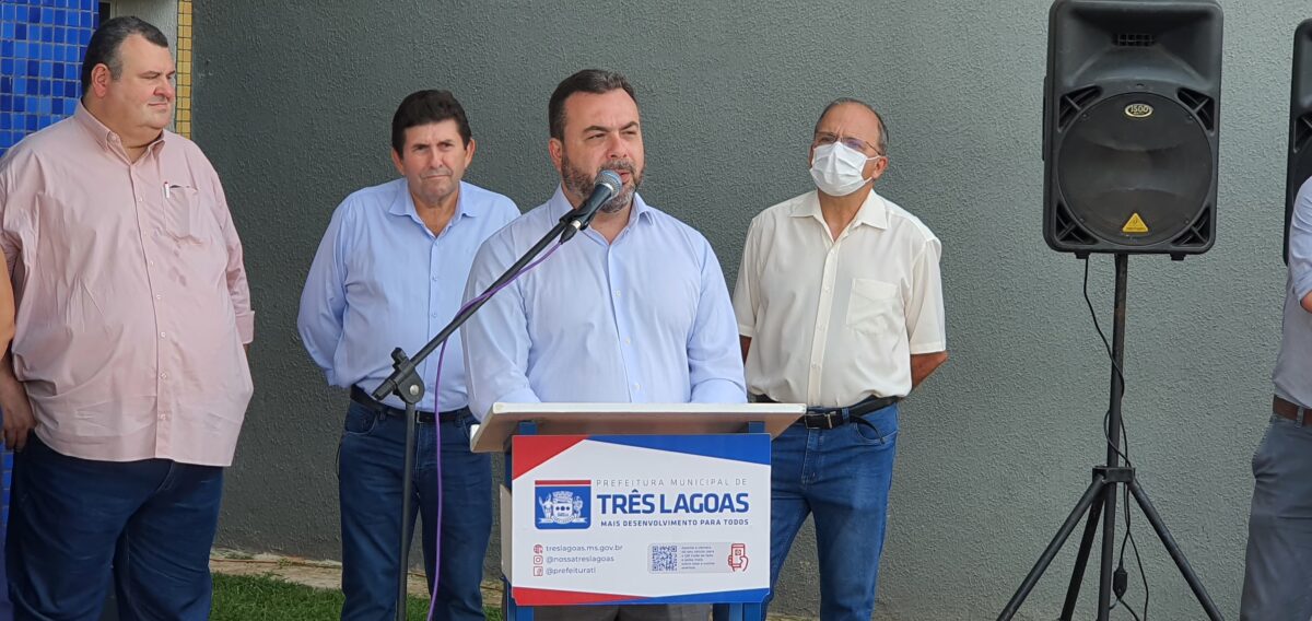 Chaves do Hospital Regional são entregues ao diretor do Instituto Acqua