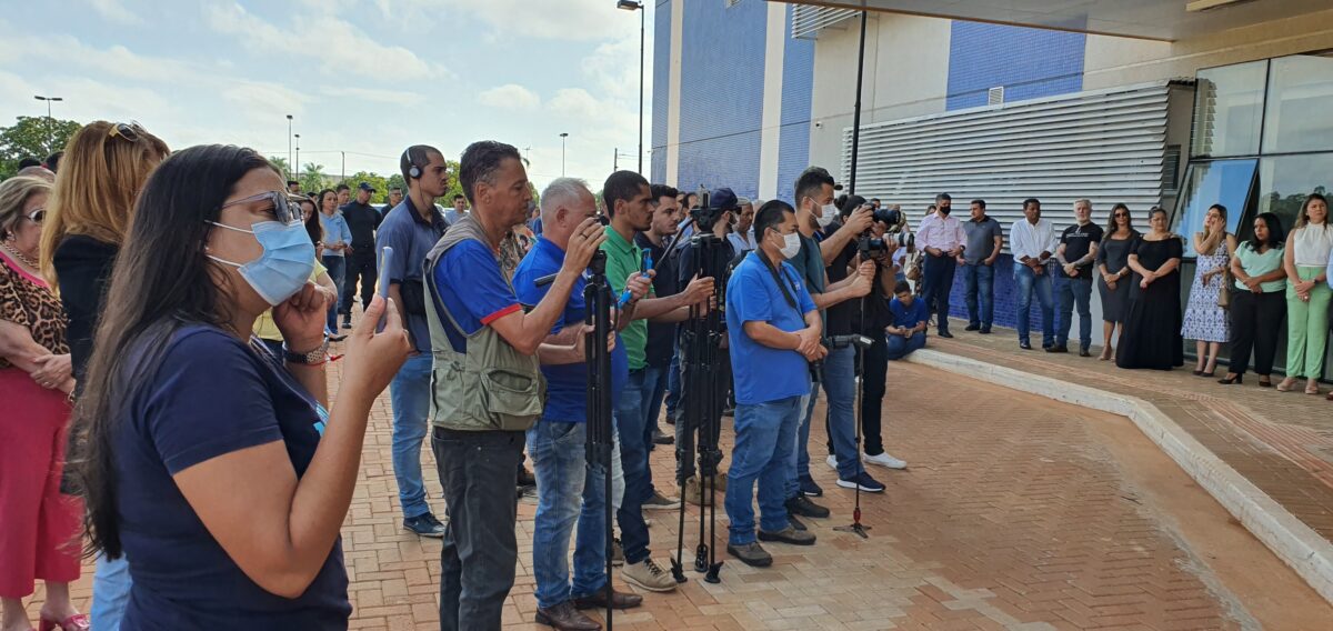 Chaves do Hospital Regional são entregues ao diretor do Instituto Acqua