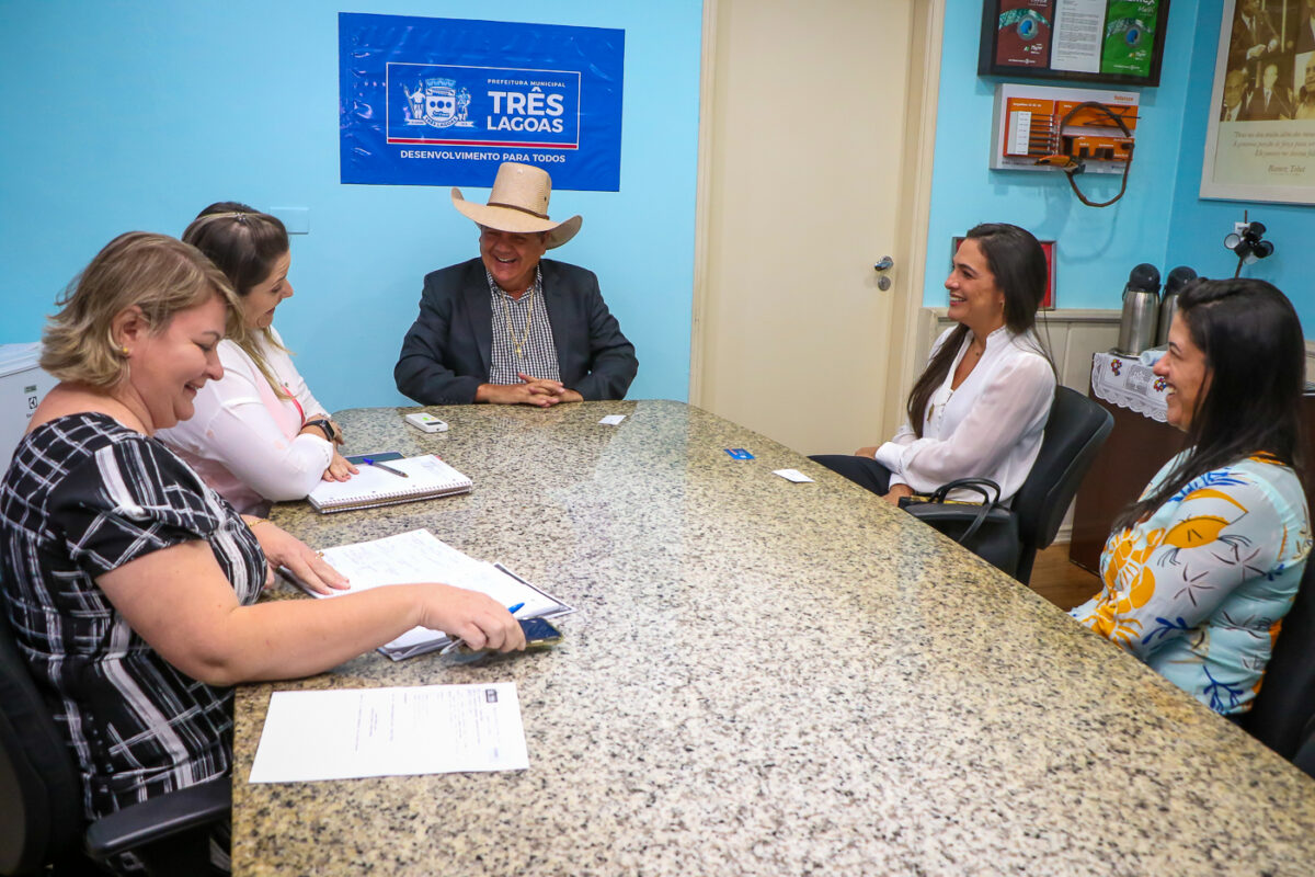 Prefeito Angelo Guerreiro recebe visita da Líder global de Relações Corporativa da Suzano