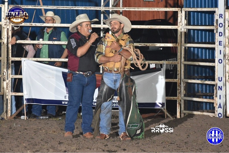 Mais de 4 mil pessoas prestigiaram a abertura oficial do 14º Rodeio União