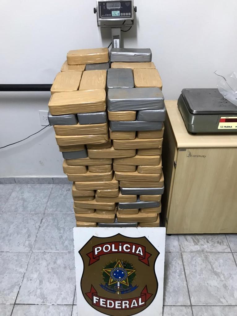 Polícia Federal apreende 210 kg de pasta base dentro de ar condicionado em ônibus