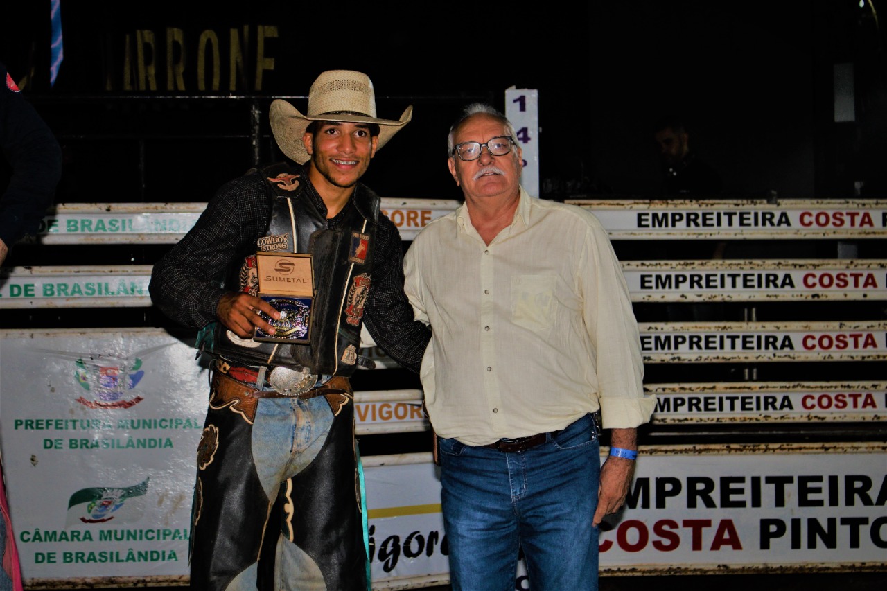 União encerra 14º Rodeio com a entrega de premiações e show com dupla Bruno e Marrone