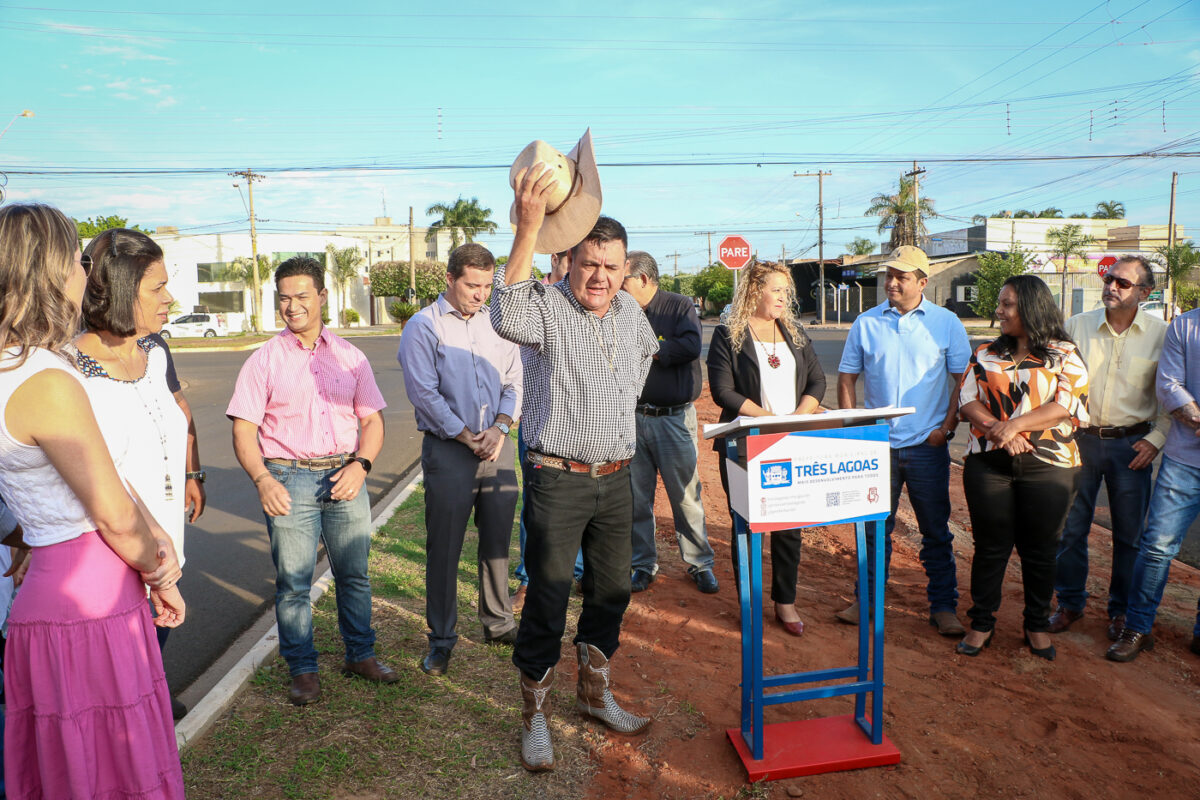 Prefeito autoriza início das obras do estacionamento e pavimentação e drenagem no entorno da Feira Central