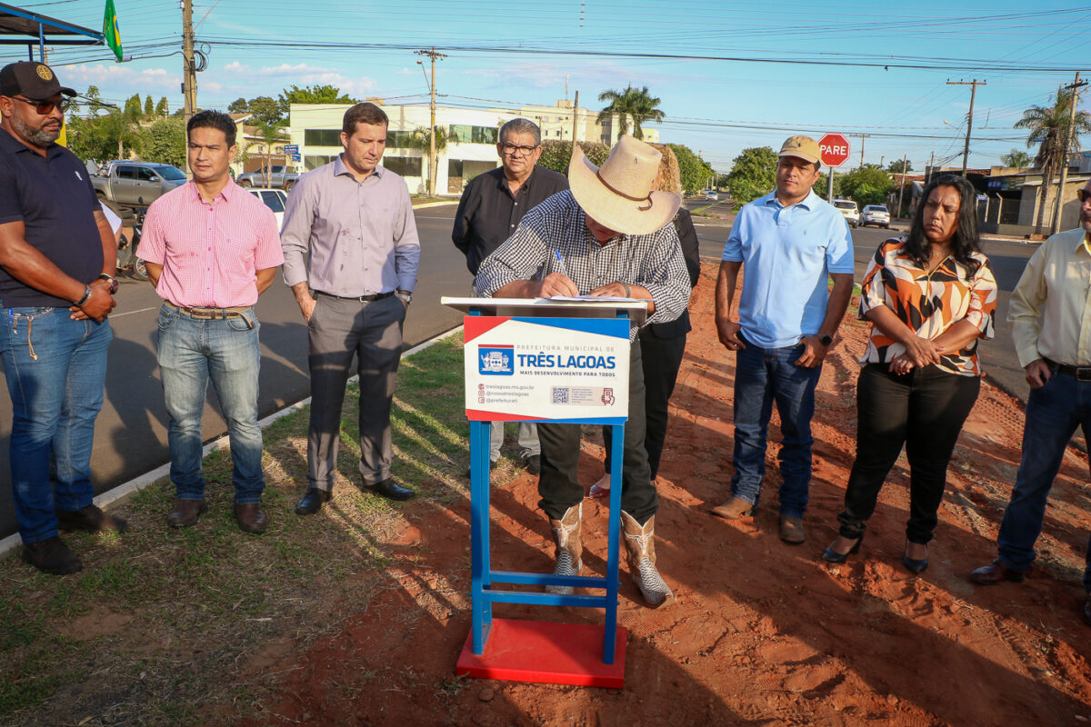 Prefeito autoriza início das obras do estacionamento e pavimentação e drenagem no entorno da Feira Central