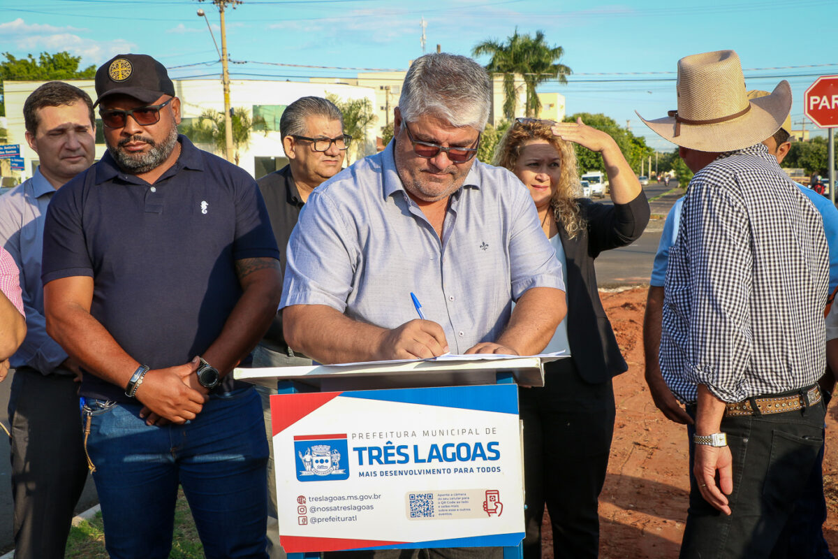 Prefeito autoriza início das obras do estacionamento e pavimentação e drenagem no entorno da Feira Central