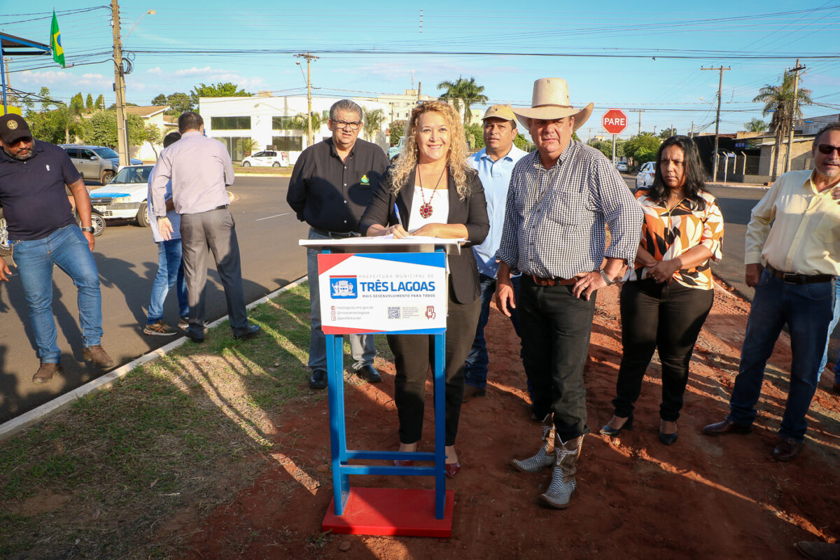 Prefeito autoriza início das obras do estacionamento e pavimentação e drenagem no entorno da Feira Central