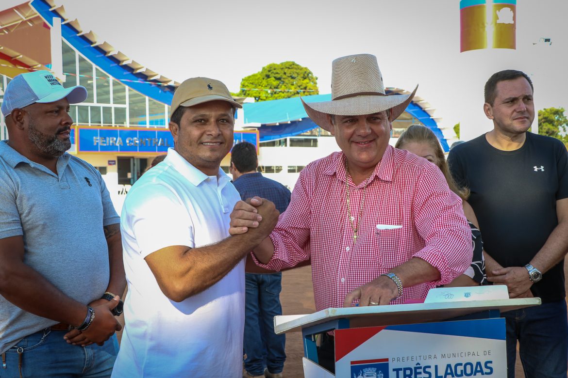 Prefeito autoriza início das obras do estacionamento e pavimentação e drenagem no entorno da Feira Central