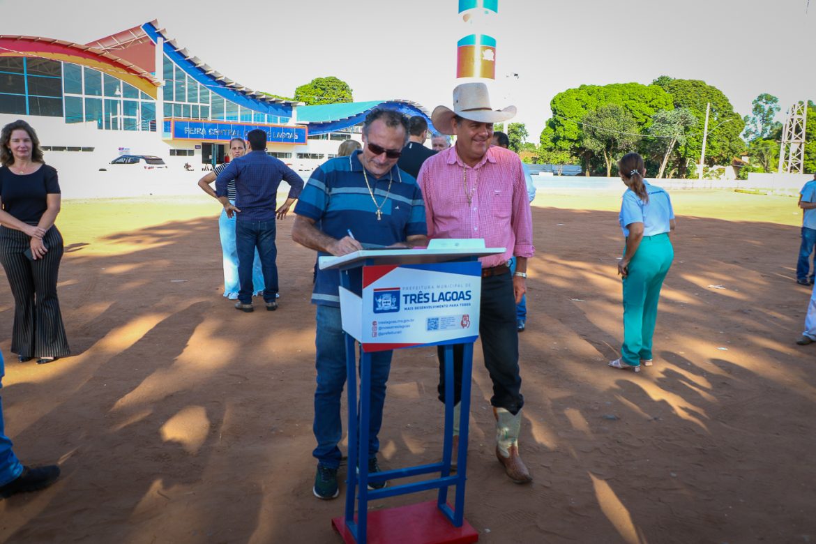 Prefeito autoriza início das obras do estacionamento e pavimentação e drenagem no entorno da Feira Central