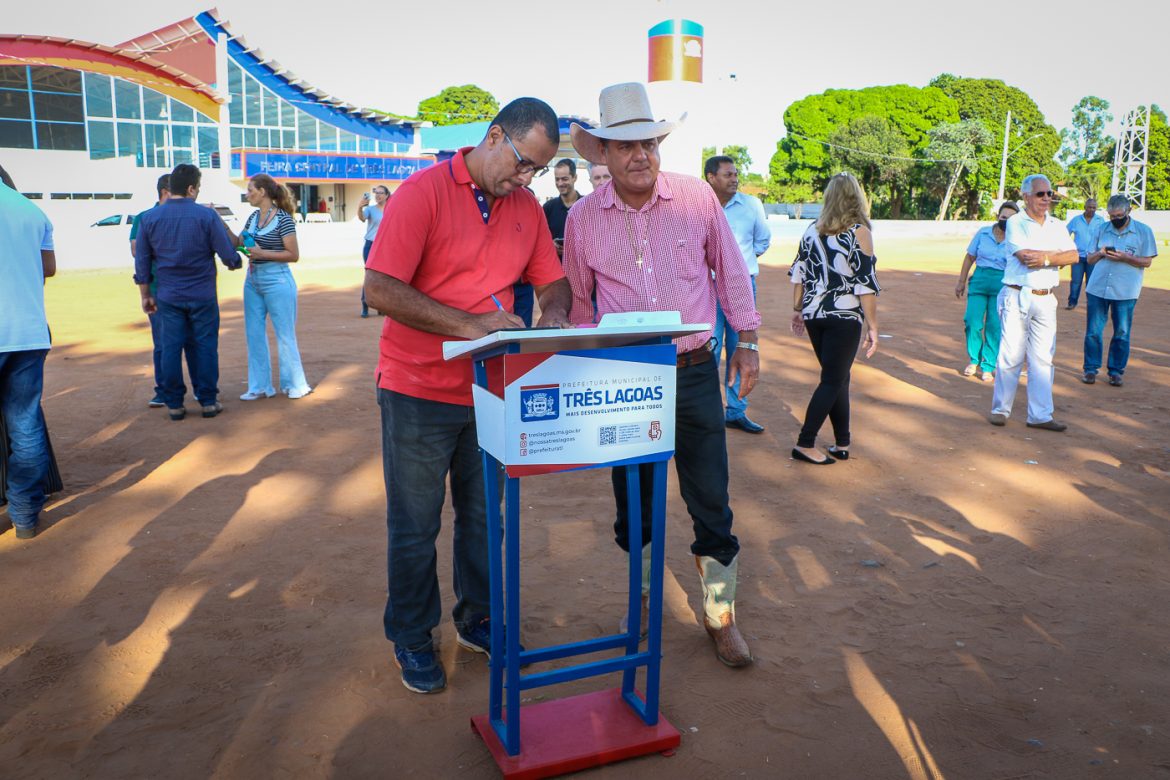 Prefeito autoriza início das obras do estacionamento e pavimentação e drenagem no entorno da Feira Central