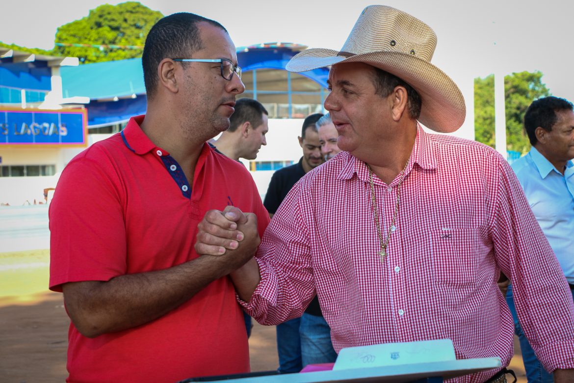 Prefeito autoriza início das obras do estacionamento e pavimentação e drenagem no entorno da Feira Central