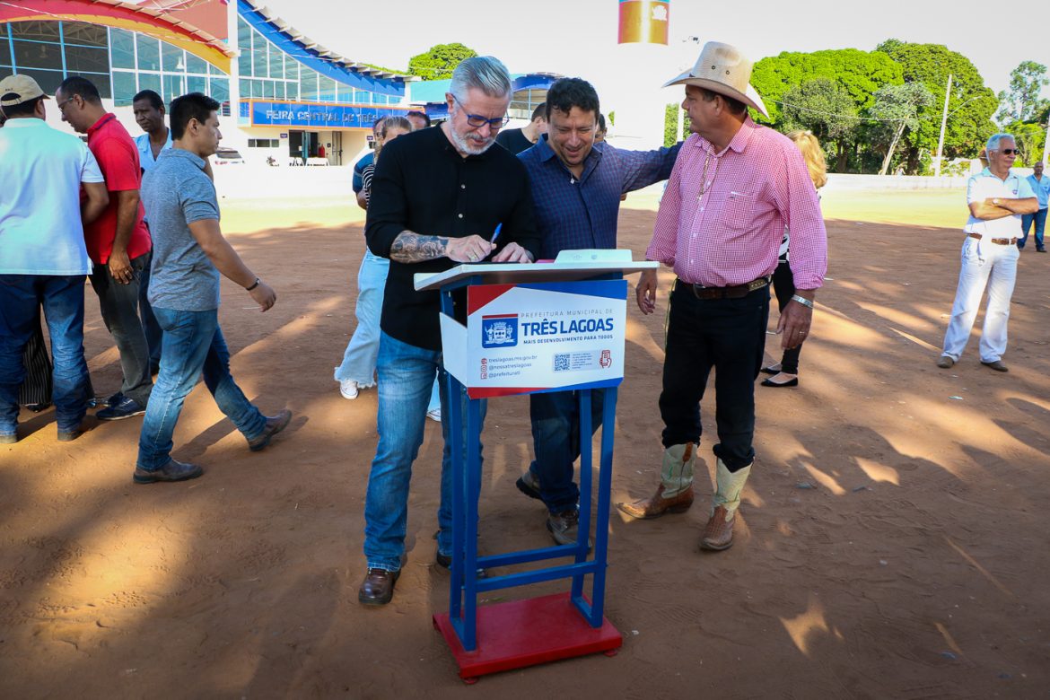 Prefeito autoriza início das obras do estacionamento e pavimentação e drenagem no entorno da Feira Central