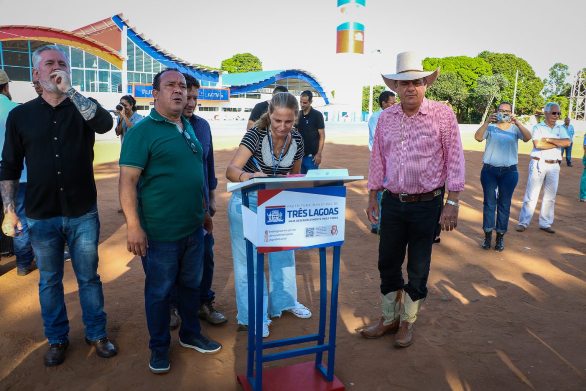 Prefeito autoriza início das obras do estacionamento e pavimentação e drenagem no entorno da Feira Central