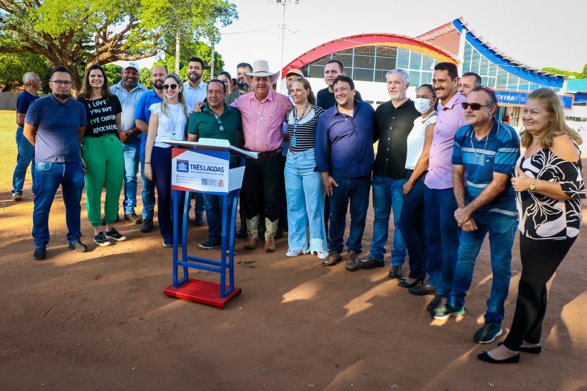 Prefeito autoriza início das obras do estacionamento e pavimentação e drenagem no entorno da Feira Central