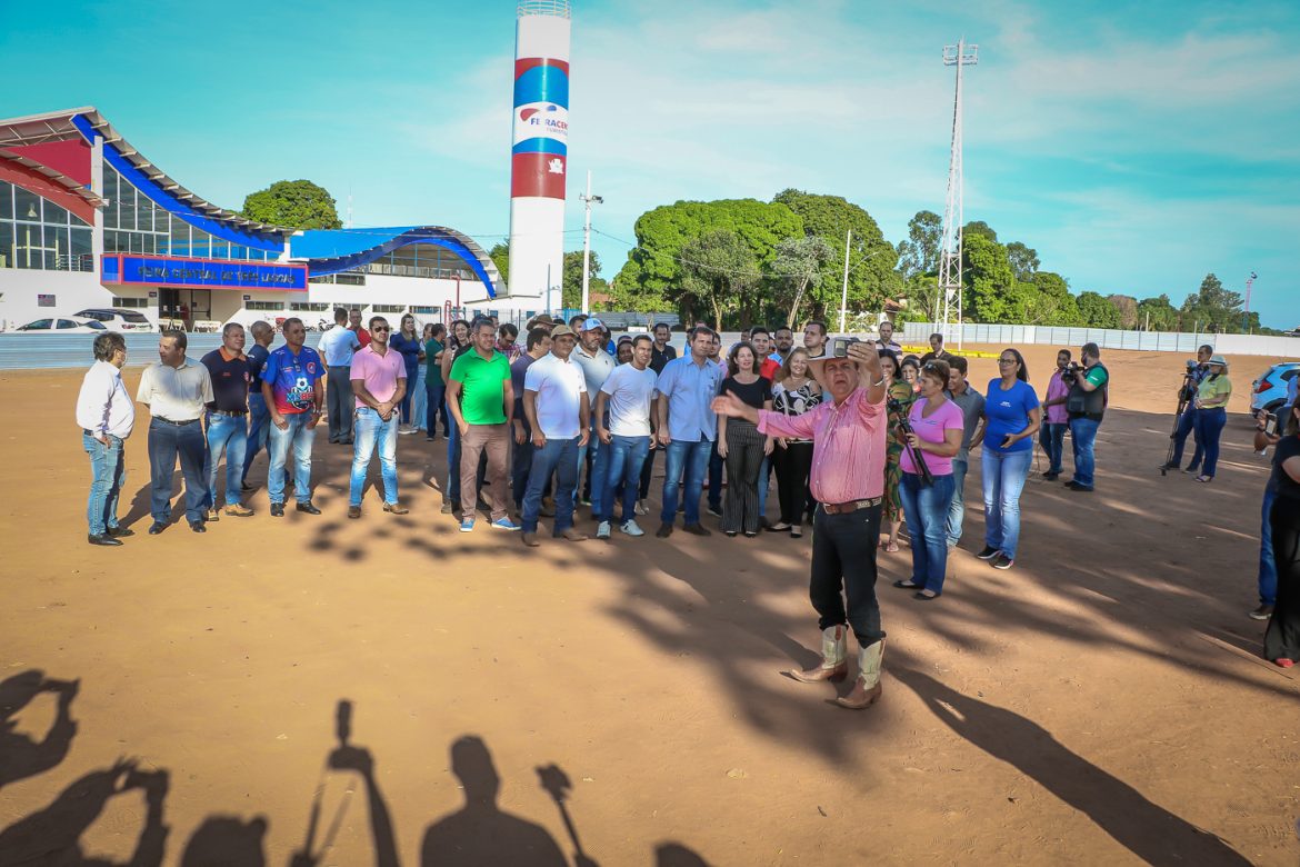 Prefeito autoriza início das obras do estacionamento e pavimentação e drenagem no entorno da Feira Central