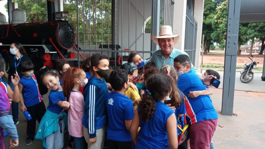 Alunos da E.M. “Julio Fernandes Colinos” fazem passeio por pontos turísticos de Três Lagoas￼