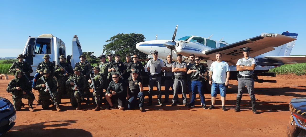 Polícia Federal Com Apoio Da Fab Apreende Avião Com 500 Quilos De