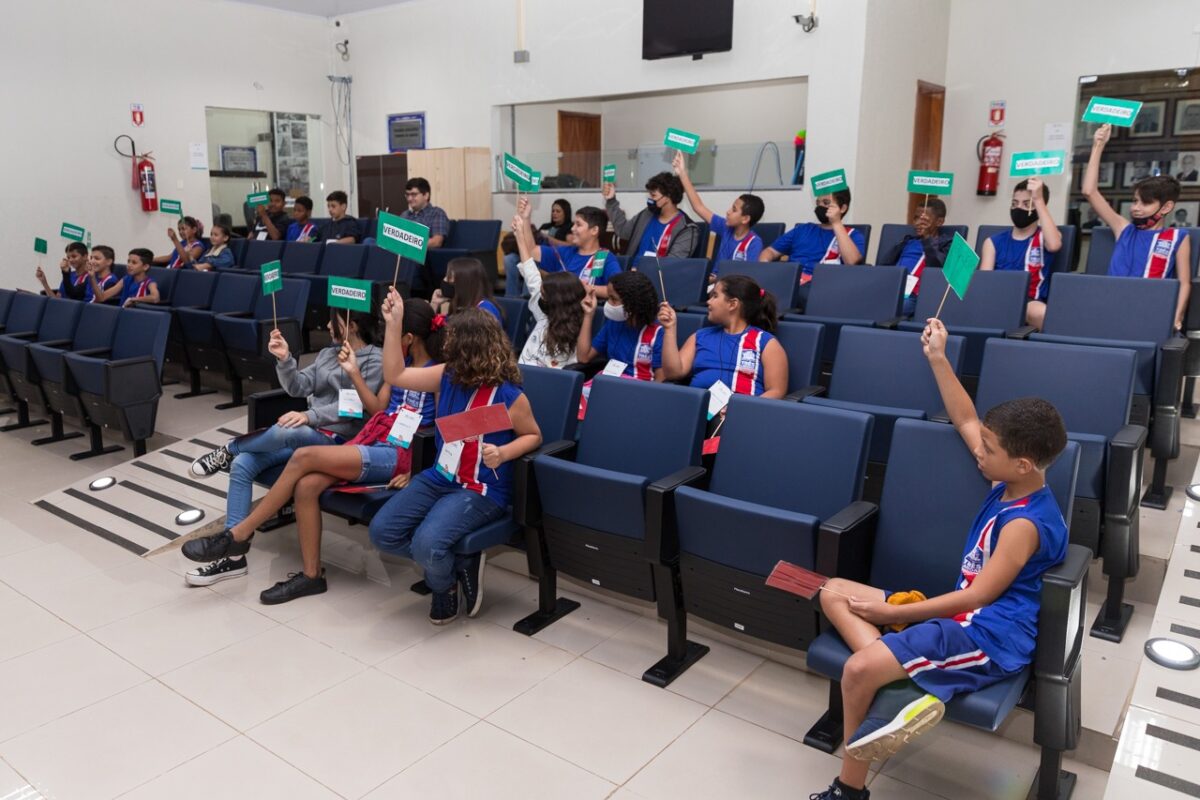 <strong>Alunos da Escola Filinto Muller visitam a Câmara</strong>