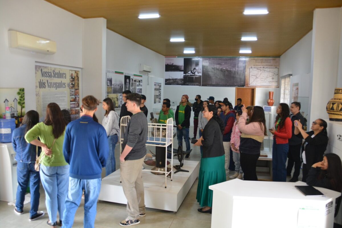 Museu Helena Meirelles recebe visita de estudantes de Anaurilândia em Bataguassu (MS)