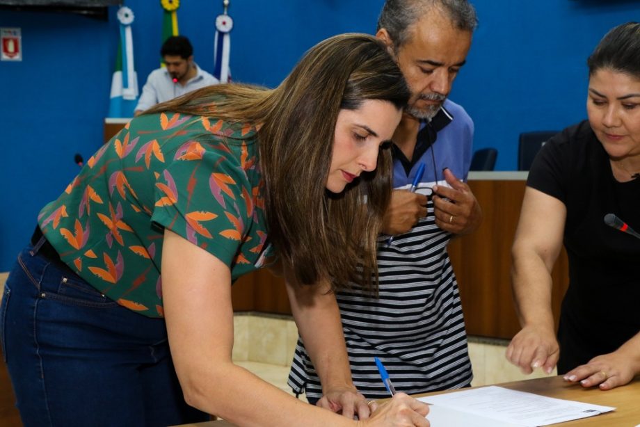 Prefeitura de Três Lagoas empossa novos membros de dois conselhos e uma comissão