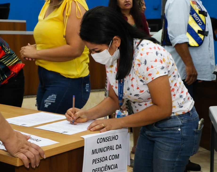 Prefeitura de Três Lagoas empossa novos membros de dois conselhos e uma comissão