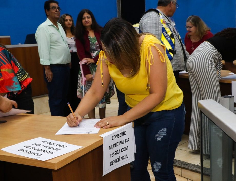 Prefeitura de Três Lagoas empossa novos membros de dois conselhos e uma comissão