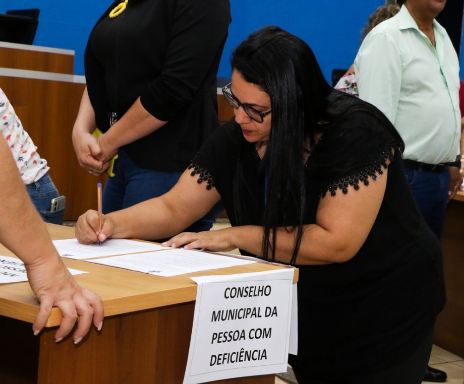 Prefeitura de Três Lagoas empossa novos membros de dois conselhos e uma comissão