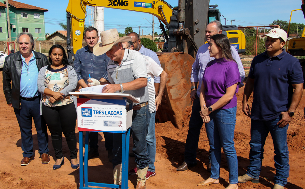 Guerreiro assina Ordem de Serviço e autoriza início das obras de drenagem da Avenida Jary Mercantes