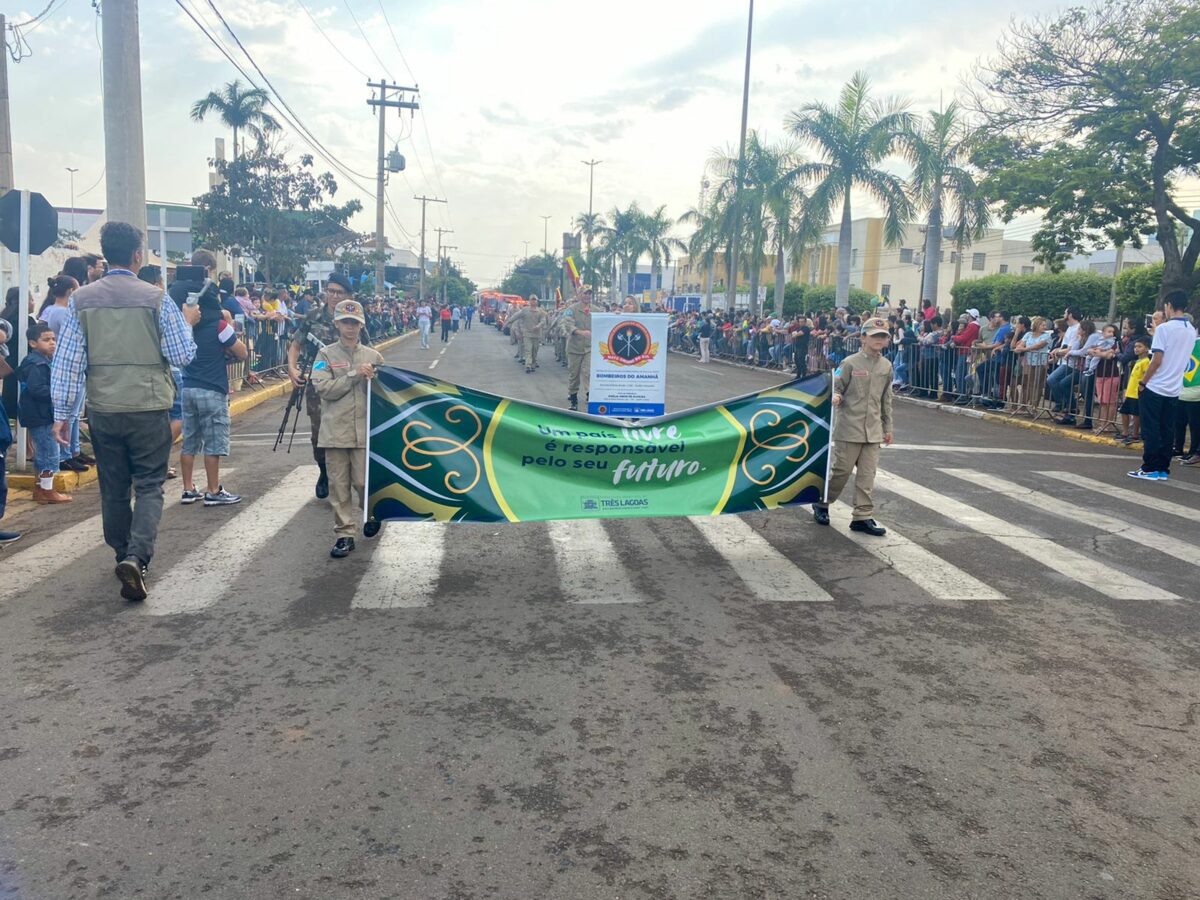 Desfile de 7 de Setembro atraiu milhares de pessoas ao centro de Três Lagoas