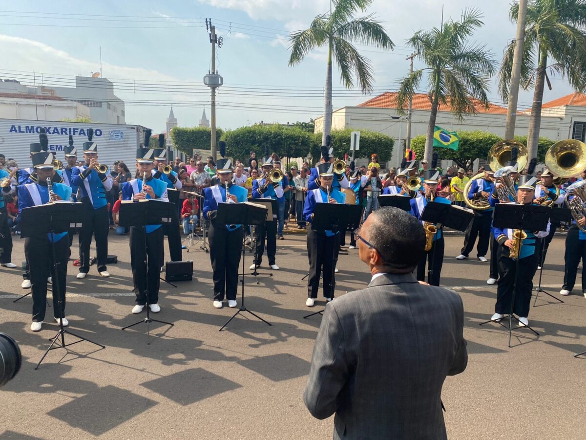 Desfile de 7 de Setembro atraiu milhares de pessoas ao centro de Três Lagoas