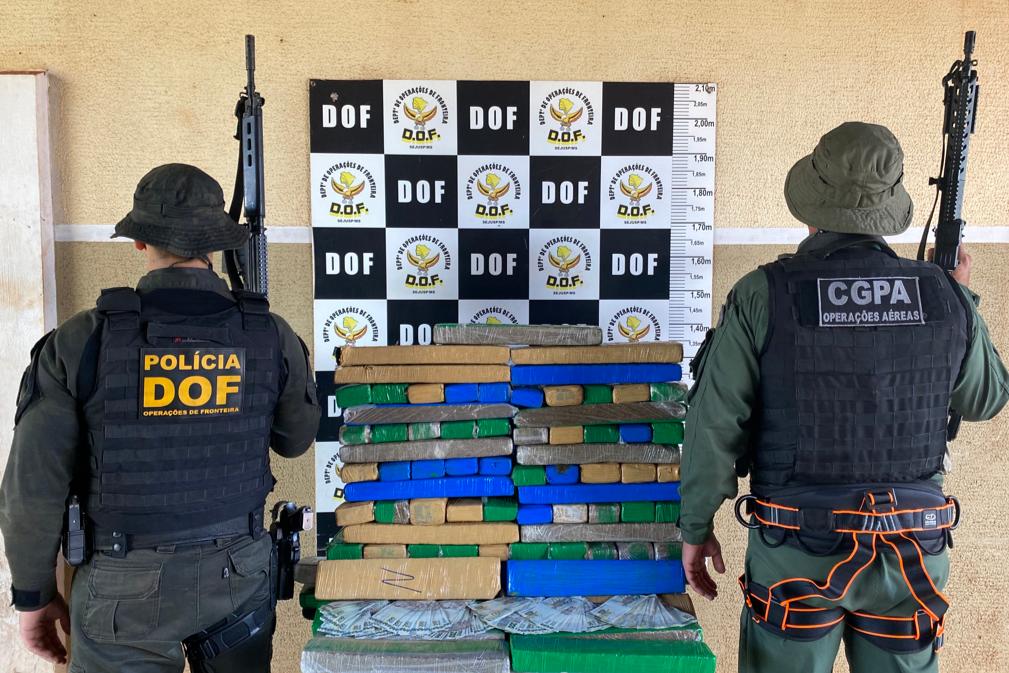 Com uso de helicóptero DOF e CGPA apreendem mais de cem quilos de droga e notas de dinheiro falso