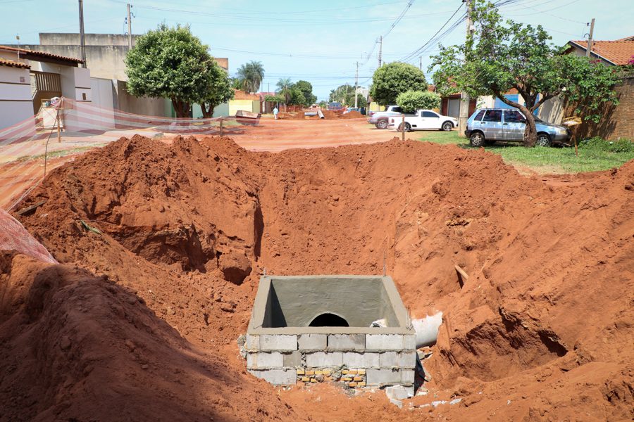 CIDADE EM OBRAS: Obras de pavimentação e Drenagem no bairro Quinta da Lagoa está 67% concluída e continua avançando