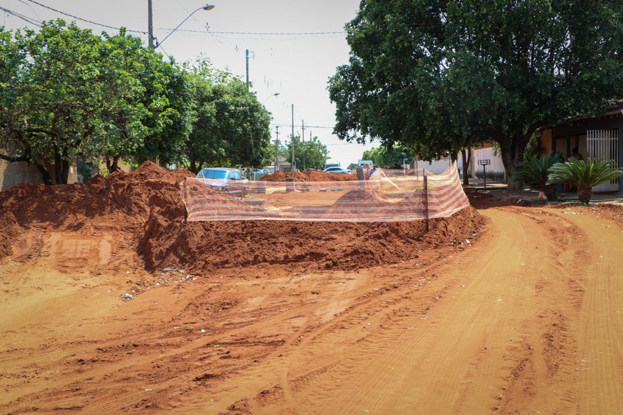 CIDADE EM OBRAS: Obras de pavimentação e Drenagem no bairro Quinta da Lagoa está 67% concluída e continua avançando