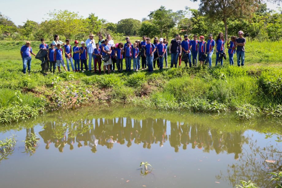 Alunos da Escola Profº. Ramez Tebet participam da Ação Lixo Zero na 2ª Lagoa