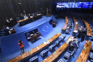 Bancada feminina encolhe no Senado; Câmara elege a maior da história