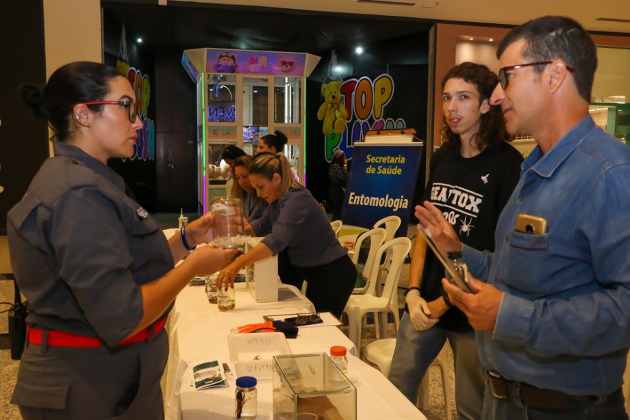 Cerca de 300 pessoas prestigiaram Tenda Educativa da SMS e UFMS no Shopping Três Lagoas