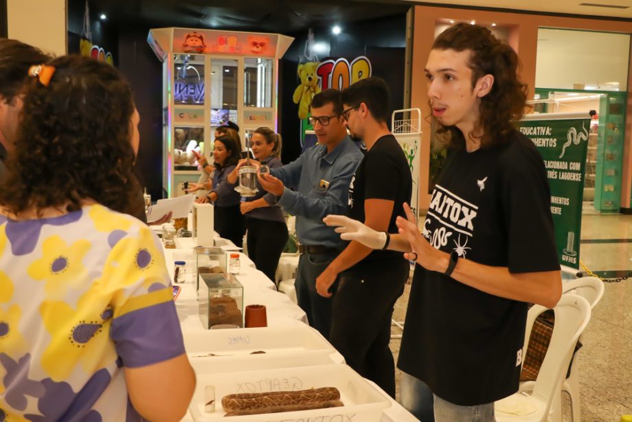 Cerca de 300 pessoas prestigiaram Tenda Educativa da SMS e UFMS no Shopping Três Lagoas