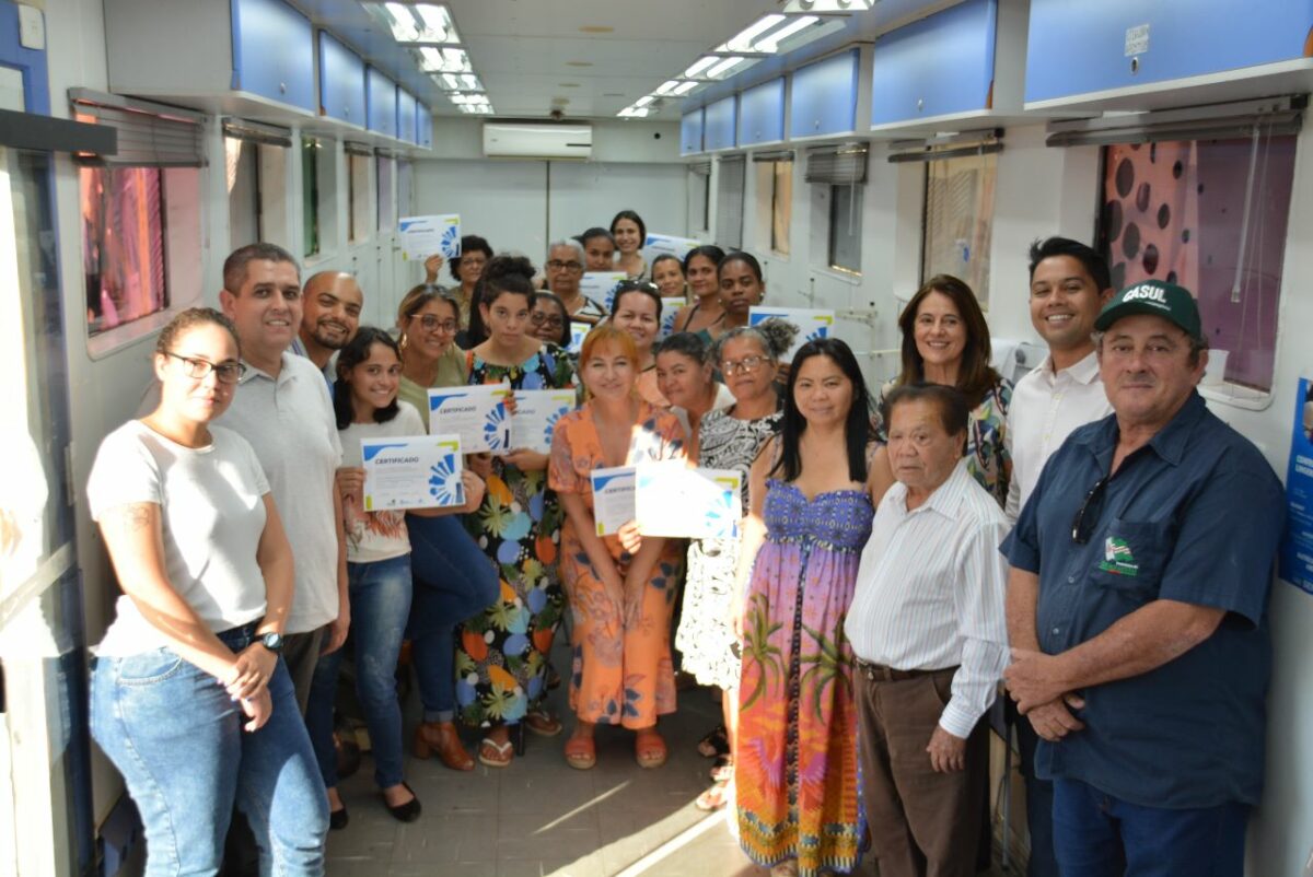 <strong>Akira entrega certificados para participantes do curso de costura oferecido pelo Cidade Empreendedora em Bataguassu</strong>