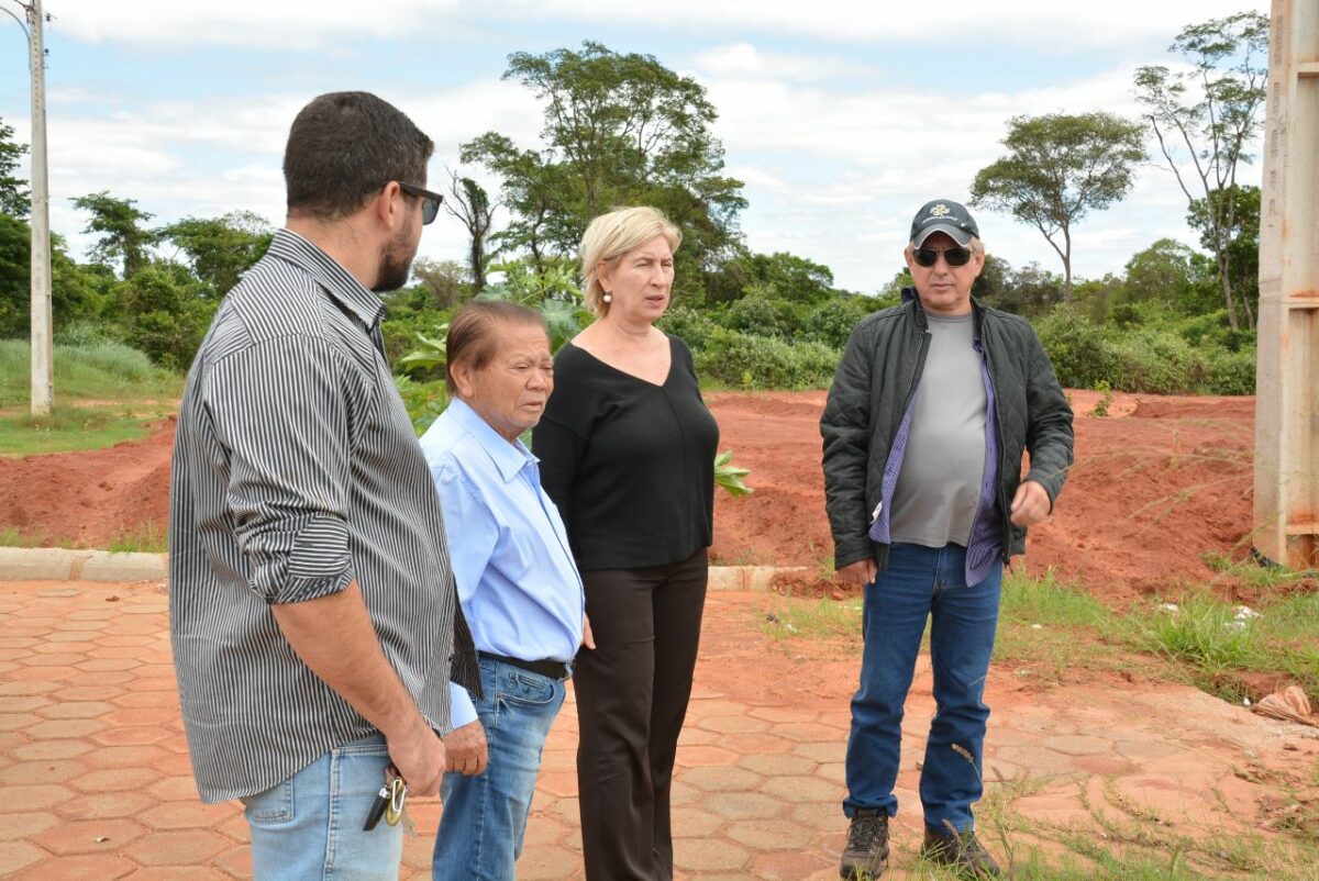 <strong>Em reunião, Akira e diretora da Agehab-MS e debatem sobre sequência do Programa Lote Urbanizado em Bataguassu</strong>